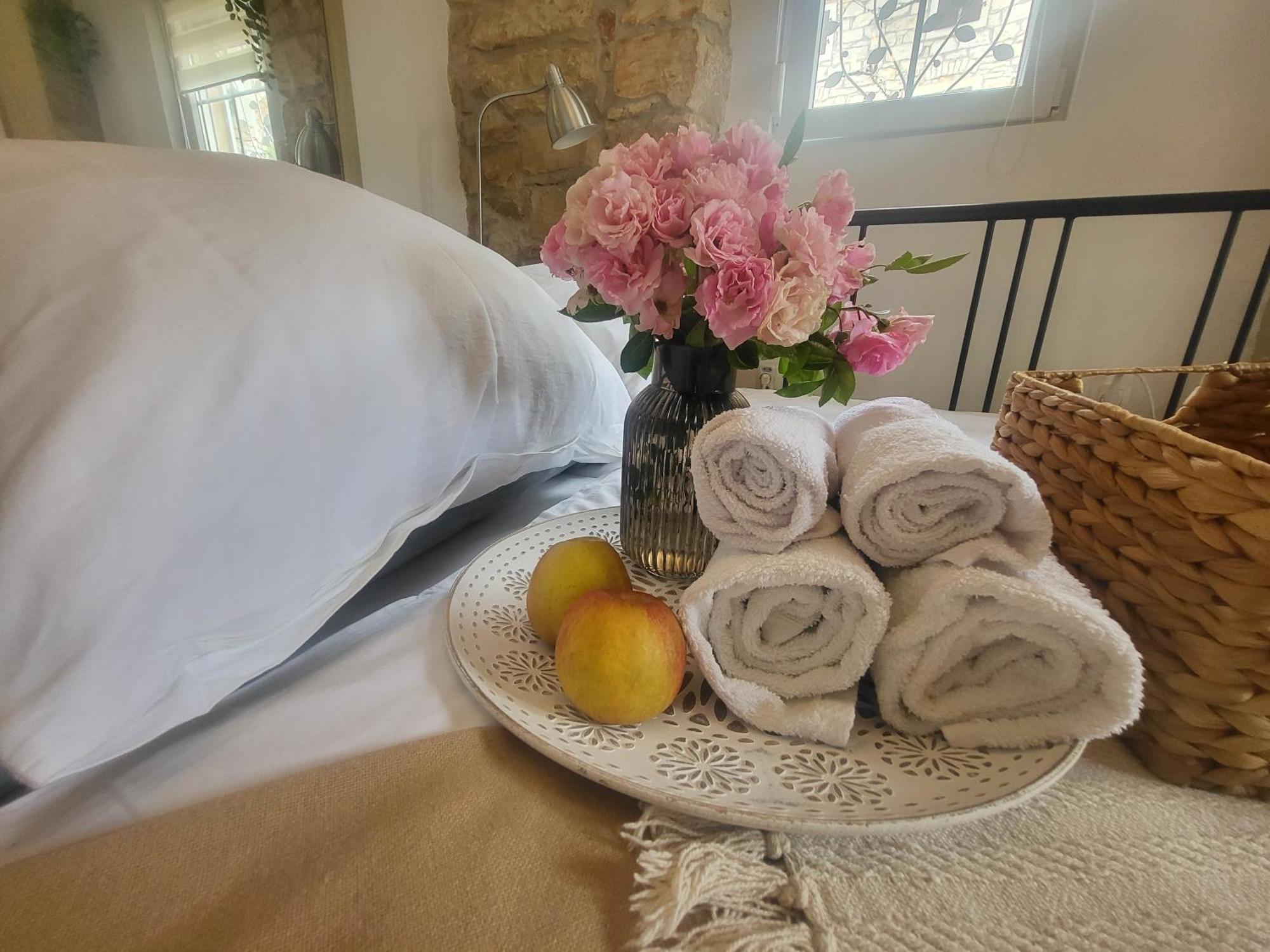 Villa Amore Radini Istrian Romantic Studio With Private Parking And Terrace Бртонигла Экстерьер фото