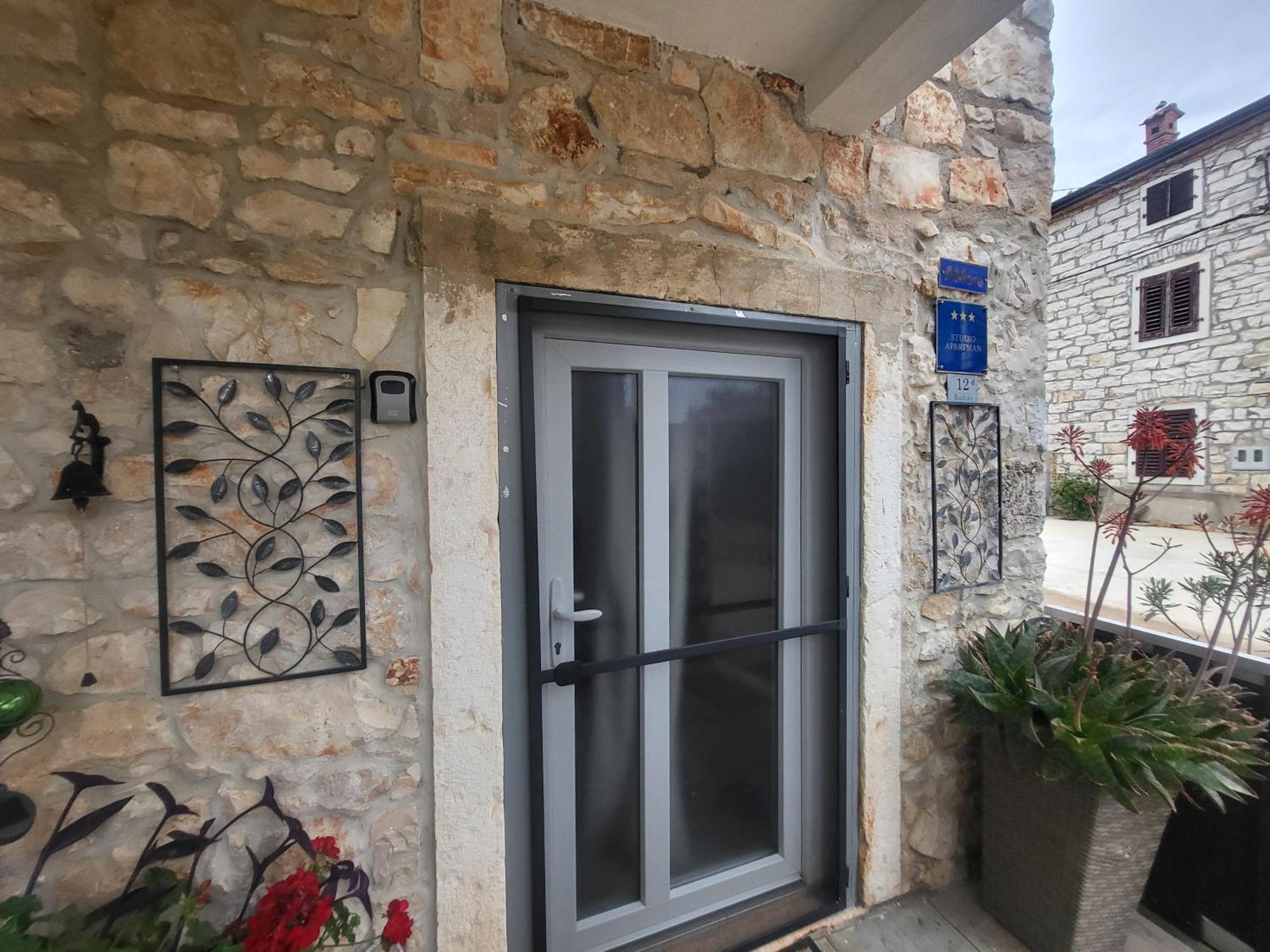 Villa Amore Radini Istrian Romantic Studio With Private Parking And Terrace Бртонигла Экстерьер фото